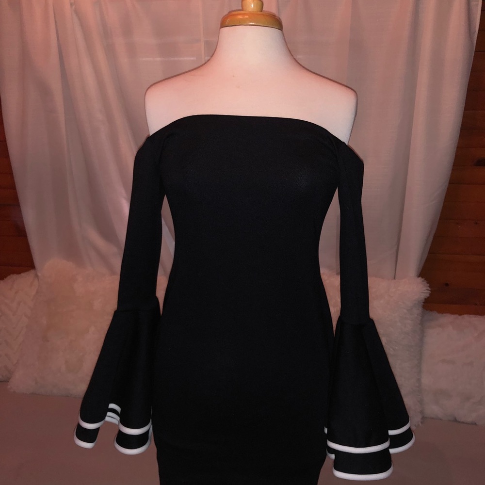 Boohoo Off the Shoulder Flared Sleeve Midi Dress